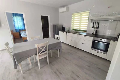 Ferienwohnung mit Pool und Klimaanlage am