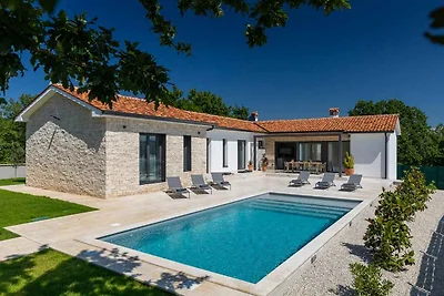 Villa mit Aussenpool