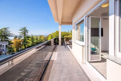 Ferienwohnung mit Pool- und Meerblick