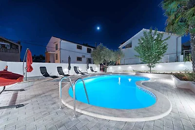 Ferienwohnung mit Balkon und Pool