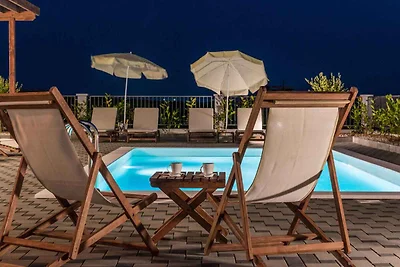 Villa mit Pool und Klimaanlage
