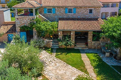 Villa mit Swimmingpool, Taverne und