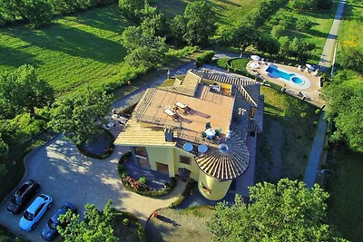 Villa mit Whirlpool und Aussenpool