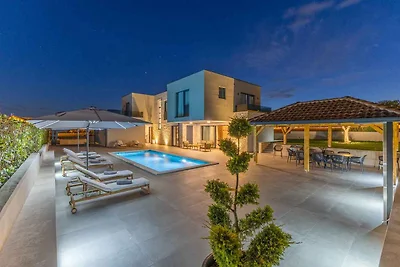 Elegante Villa mit privatem Pool, Terrasse un