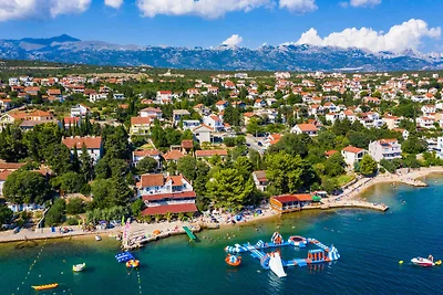 Moderne Unterkunft mit Privatpool in