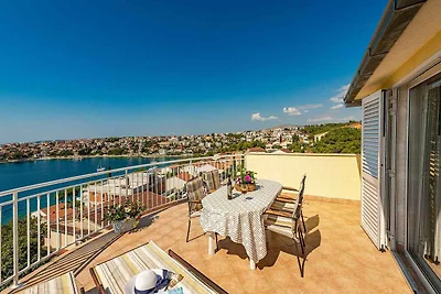 Ferienwohnung mit Pool und Meerblick