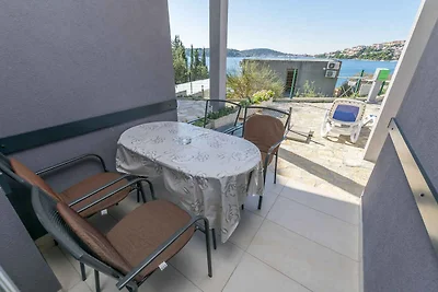 Ferienwohnung mit Terrasse und Meerblick