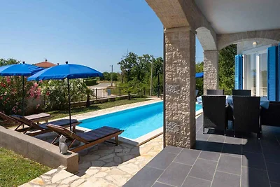 Villa mit Pool und Klimaanlage
