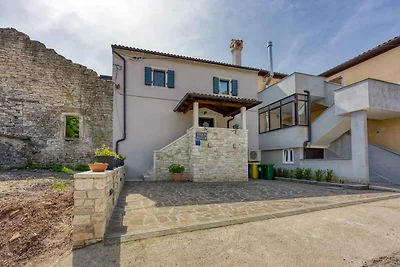 Villa mit Swimmingpool und Grill