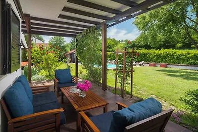 Villa mit beheiztem Pool und Klimaanlage