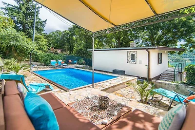 Ferienhaus mit privatem beheiztem Pool