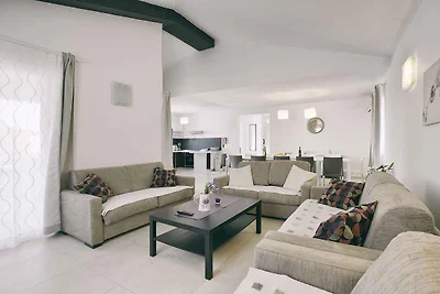 Ferienhaus mit Pool und Klimaanlage