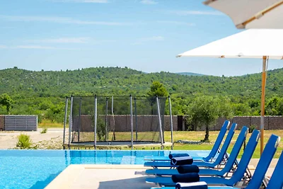 Steinhaus mit privatem Pool und herrlicher Na