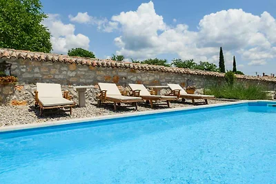 Ferienwohnung mit Pool und Klimaanlage