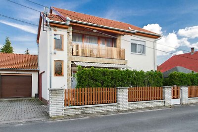 Ferienhaus mit Gartenpavilon und WLAN