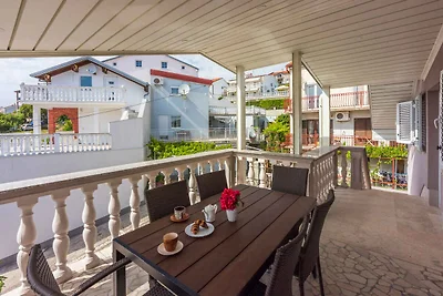 Ferienwohnung mit grosser Terrasse und 2