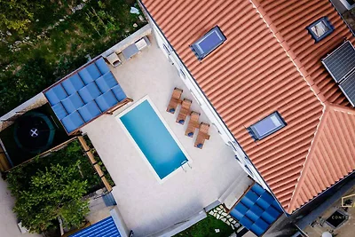 Villa mit Meerblick, Wellnessbereich und Pool