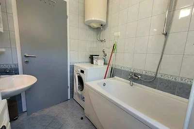 Ferienhaus mit Pool und Grill