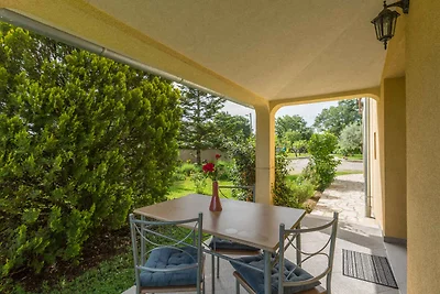 Ferienwohnung mit Pool und grossem Garten