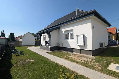 Ferienhaus im Ortszentrum mit Klimaanlage und