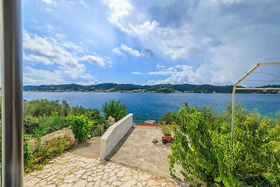 Erholsames Ferienhaus Josip R in Supetarska