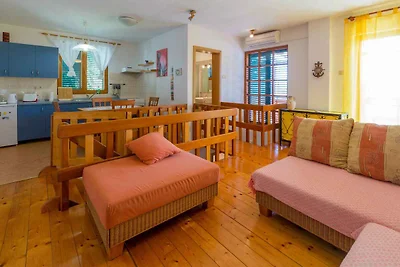 Ferienhaus mit Klimaanlage und Balkon