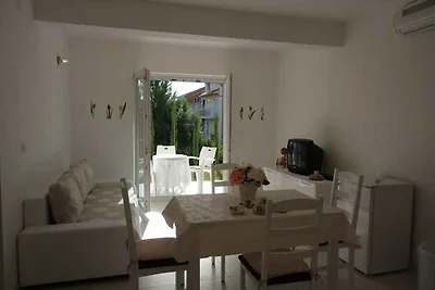 Gemütliche Ferienwohnung Mirjana in Pakoštane