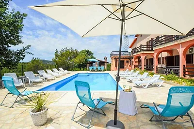 Komfortable Ferienwohnung Bilice mit Aussenpo