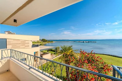 Modernes Ferienapartment Batela mit Meerblick