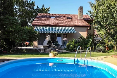 Ferienhaus anspruchsvoll mit Pool und