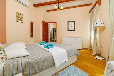 Ferienhaus mit Pool und Klimaanlage