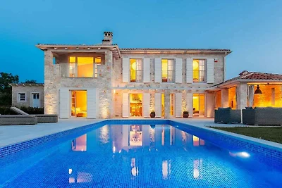 Villa mit Klimaanlage und Pool
