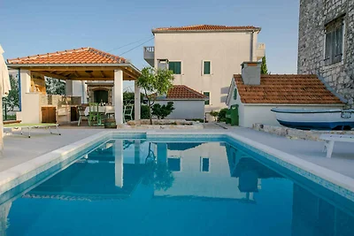 Ferienhaus mit Aussenpool, 50 m vom Meer