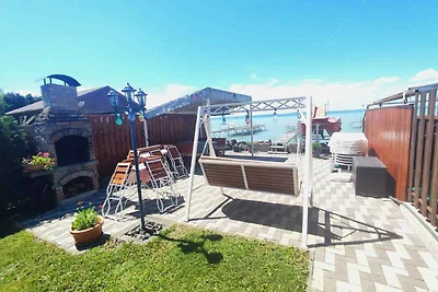 Ferienwohnung direkt am See mit eigener Steg