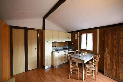 Bungalow mit Veranda und Pool