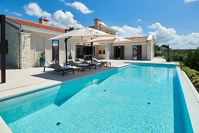 Villa mit Klimaanlage und Pool