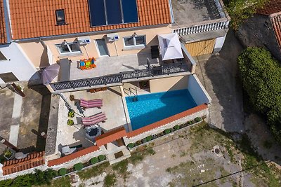 Villa Mit Garten und Pool