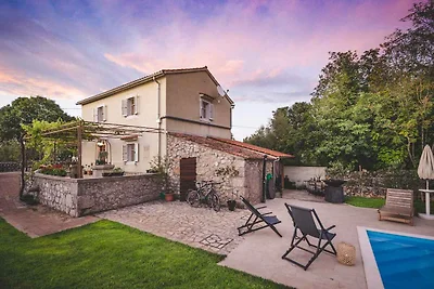 Villa mit Pool und Klimaanlage
