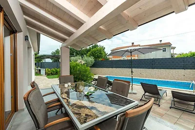 Villa mit Pool und Klimaanlage