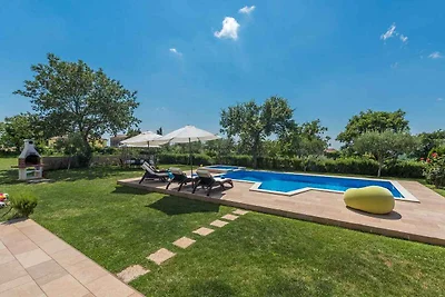 Ferienhaus mit Pool und Klimaanlage