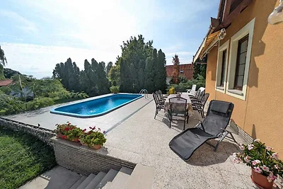 Ferienhaus mit Aussenpool, Grill und grossem