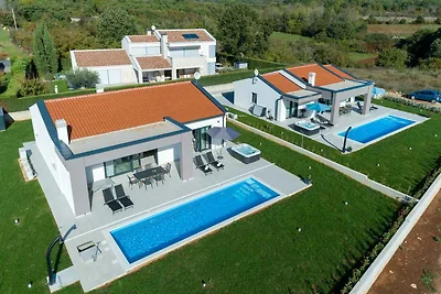 Villa mit Privatpool und Whirlpool