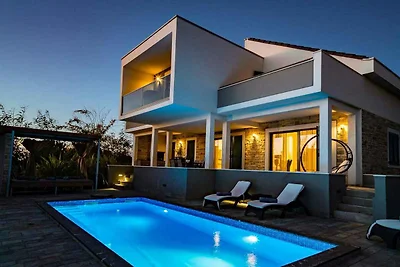 Villa mit beheiztem Pool
