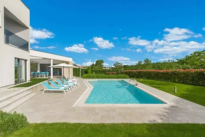 Villa Eine Luxusvilla mit einem kristallklare