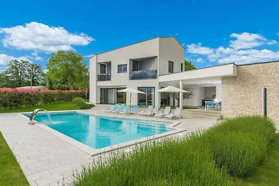 Villa Eine Luxusvilla mit einem kristallklare