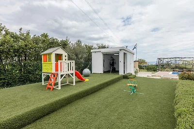 Charmante Villa Ezgeta in Kaštel Novi mit eig