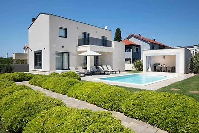 Villa mit Aussenpool