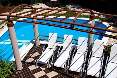 Ferienhaus mit Pool und Whirlpool nur 100 m v