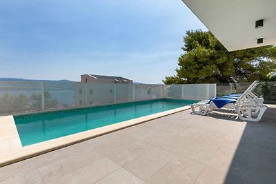 Ferienhaus mit Pool und Meerblick