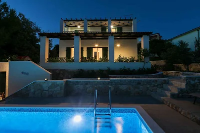 Komfortable Villa Marina mit privatem Pool un